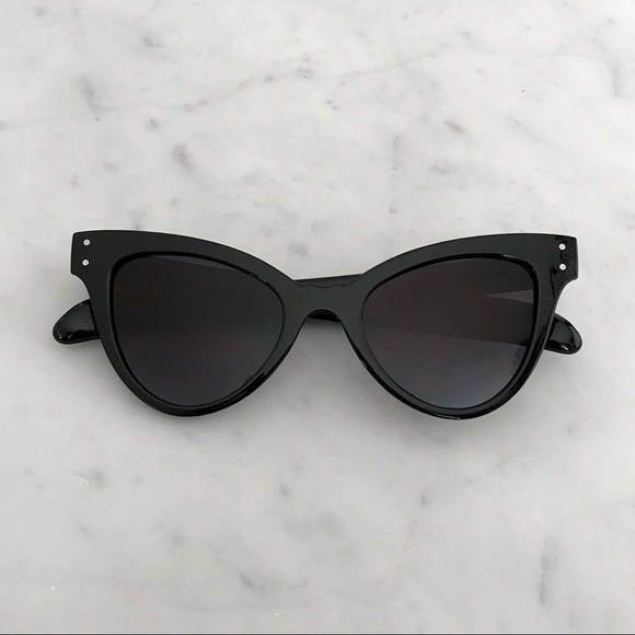 Retro Black Cat-Eye 90’s Vintage-Style Sunglasses - Picture 2 of 7